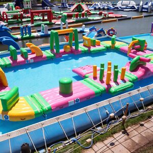 Piscine gonflable et jeux de l'espace Aquakids