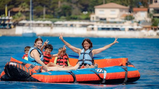 Towed buoy: an adrenalin-filled experience
