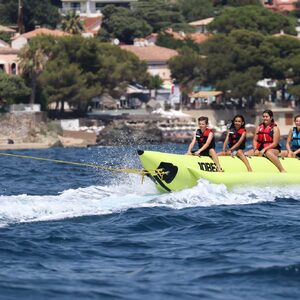 Towed buoy: an adrenalin-filled experience
