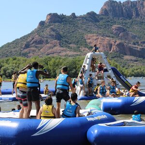 Parc aquatique gonflable géant