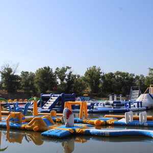 Parc aquatique gonflable géant
