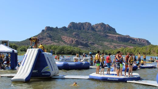 Parc aquatique gonflable géant