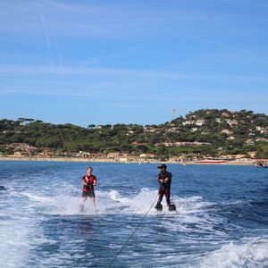 Waterskiing, Wakeboarding and Wakefoil: thrills and spills guaranteed!
