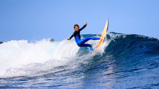 Surfing: Feel the power of the waves