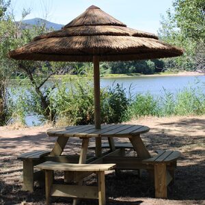 Picnic tables and carbets for hire: the ideal place to relax and enjoy a meal in the open air